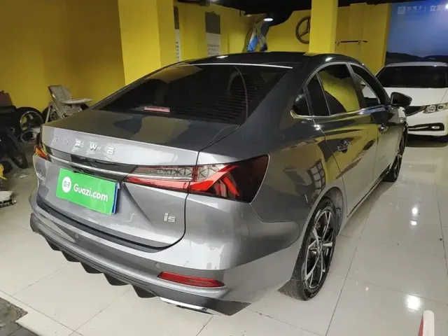 Roewe i5 — Фото автомобиля 6