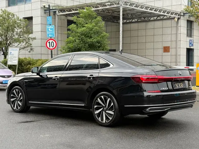 Volkswagen Passat — Фото автомобиля 6