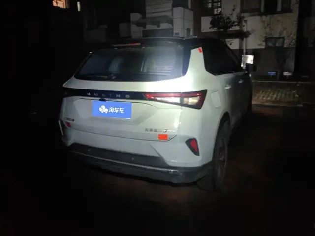 Wuling Asta — Фото автомобиля 3