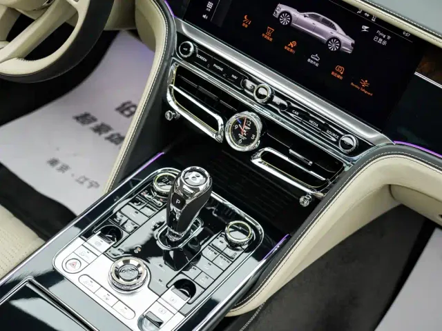 Bentley Flying Spur — Фото автомобиля 21