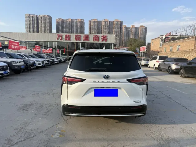 Toyota Sienna — Фото автомобиля 8
