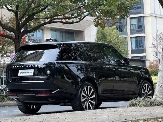 Land Rover Range Rover 2023 3.0 L6 360PS Golden Age Edition — Фото автомобиля 5