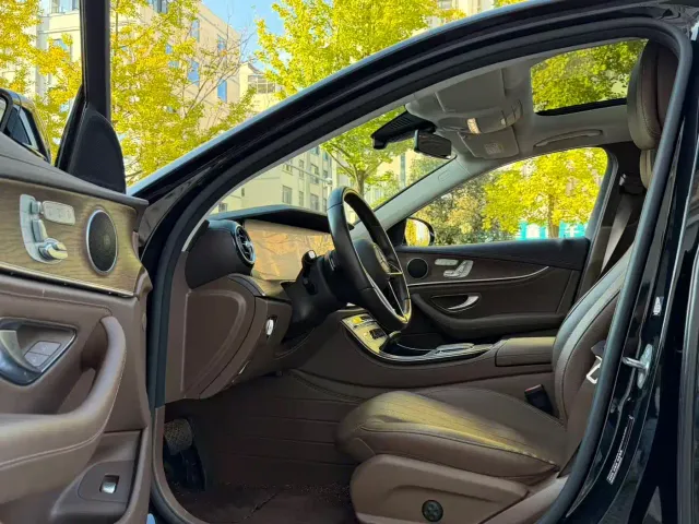 Mercedes-Benz E-Class — Фото автомобиля 4