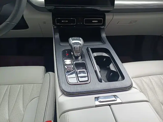 GAC Trumpchi GS8 — Фото автомобиля 13