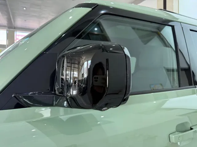 Land Rover Defender — Фото автомобиля 4