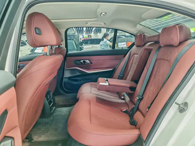 BMW 3 Series — Фото автомобиля 18