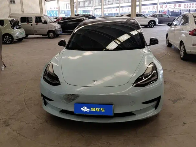 Tesla Model 3 — Фото автомобиля 2