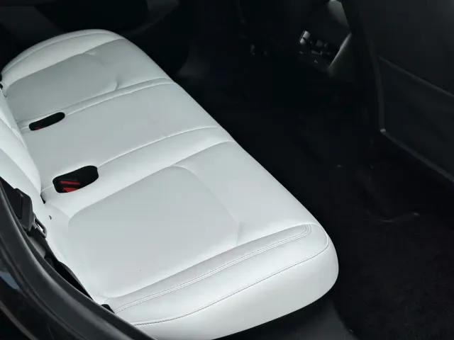Tesla Model Y — Фото автомобиля 15