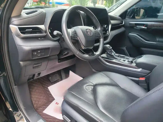 Toyota Highlander — Фото автомобиля 17