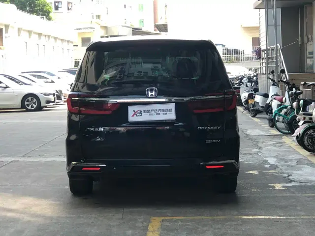 Honda Odyssey — Фото автомобиля 9