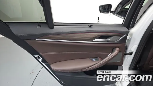 BMW 5 Series G30 — Фото автомобиля 14