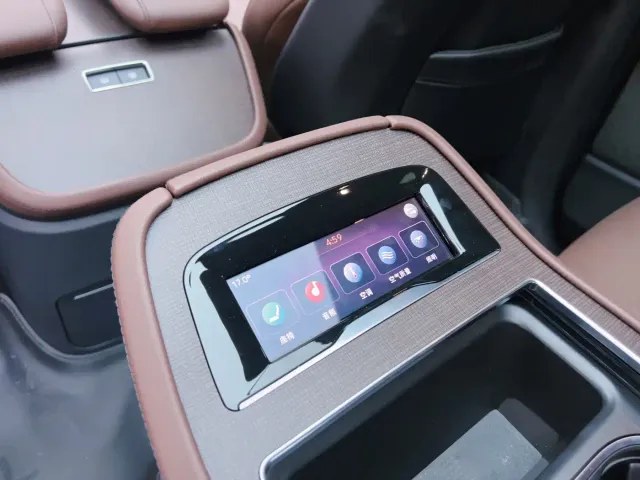 Lincoln Navigator — Фото автомобиля 10