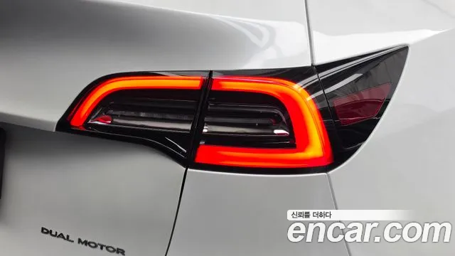Tesla Model Y — Фото автомобиля 8