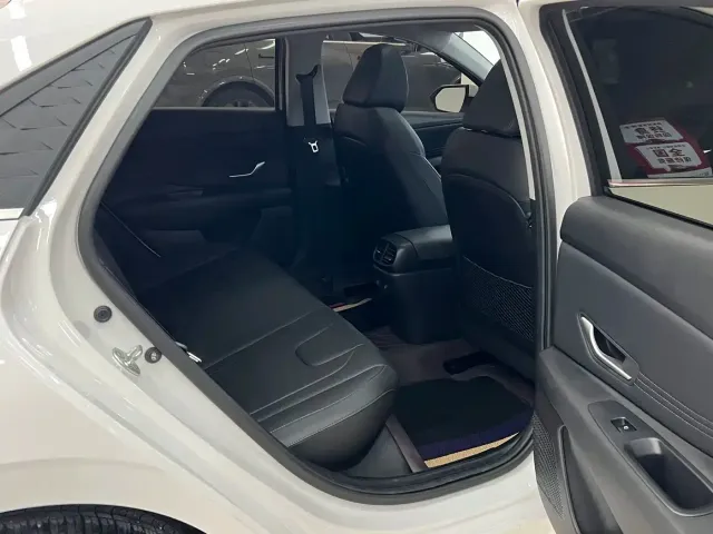 Hyundai Elantra — Фото автомобиля 14