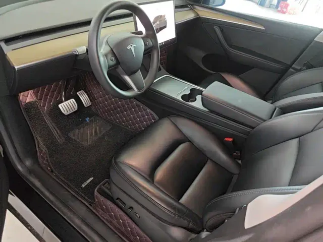 Tesla Model Y — Фото автомобиля 14