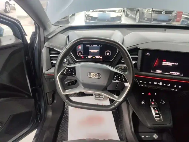Audi Q4 e-tron — Фото автомобиля 10