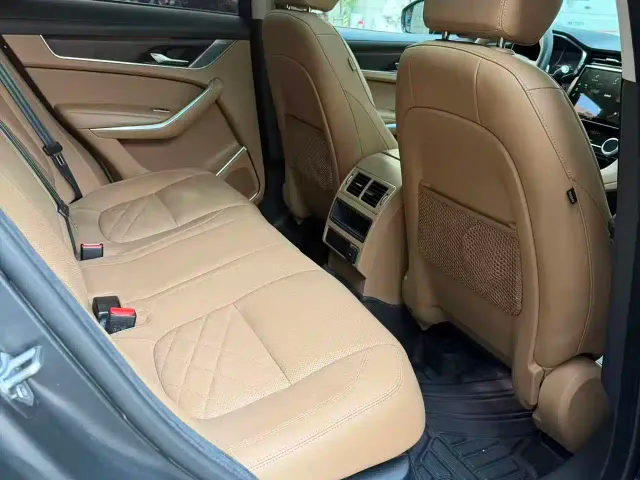 Jaguar F-Pace — Фото автомобиля 11