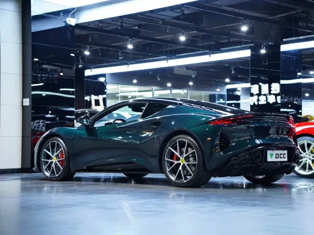 Lotus Emira — Фото автомобиля 16