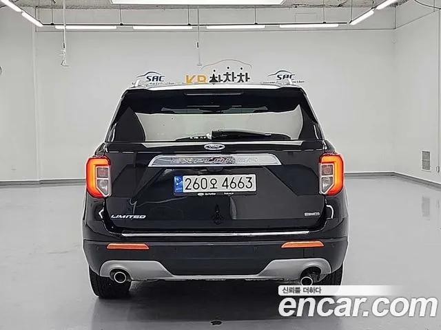 Ford Explorer — Фото автомобиля 3