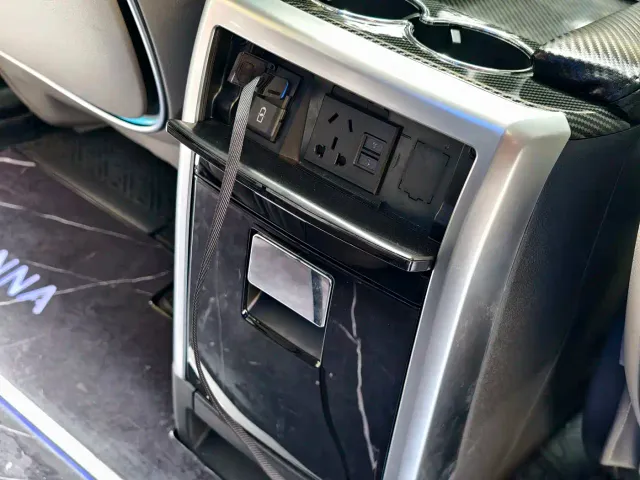 Toyota Sienna — Фото автомобиля 13