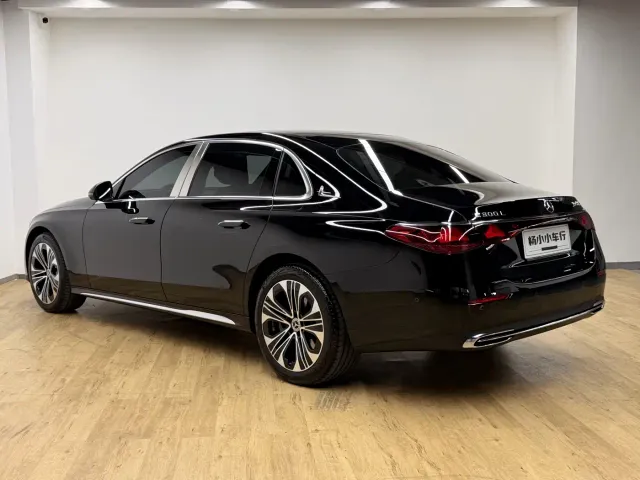 Mercedes-Benz E-Class — Фото автомобиля 5