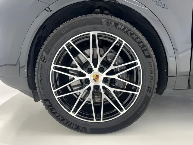 Porsche Cayenne — Фото автомобиля 8