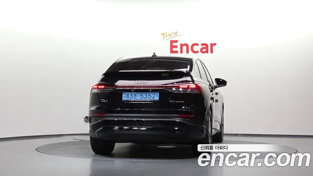 Audi Q4 e-tron F4 — Фото автомобиля 4