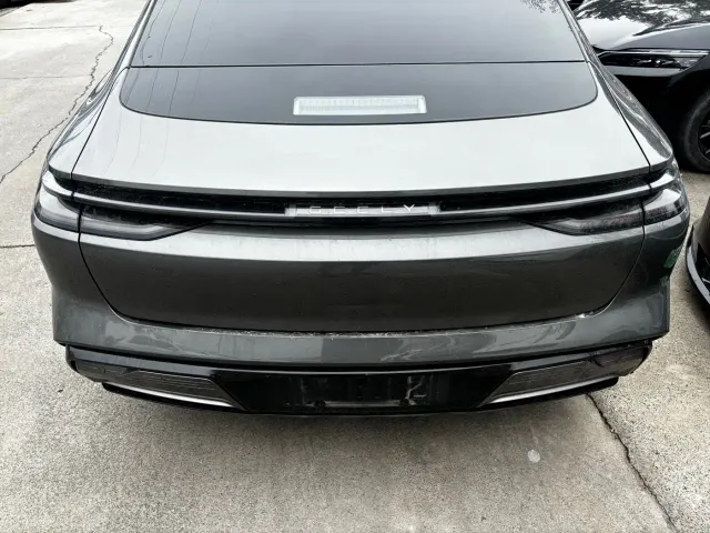 Geely Galaxy E8 — Фото автомобиля 11