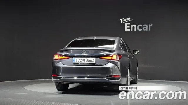 Lexus ES Generation 7 — Фото автомобиля 3