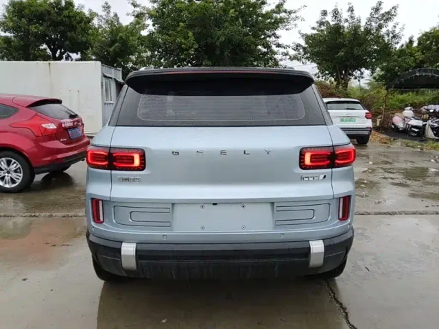 Geely ICON — Фото автомобиля 5