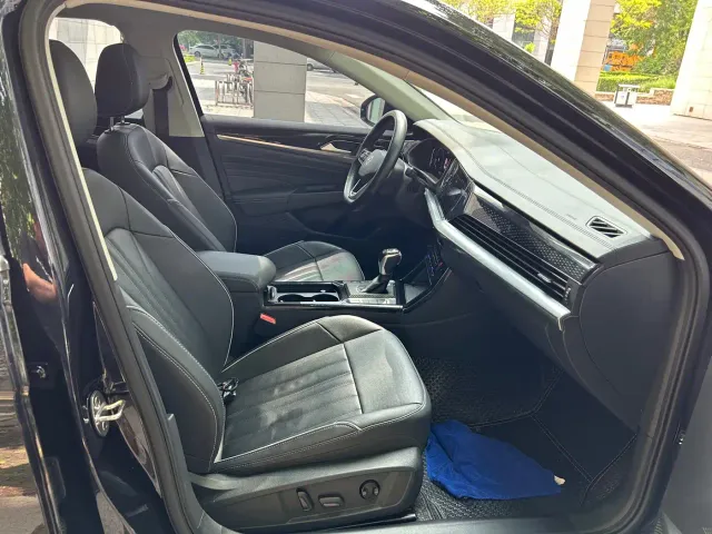 Volkswagen Passat — Фото автомобиля 16