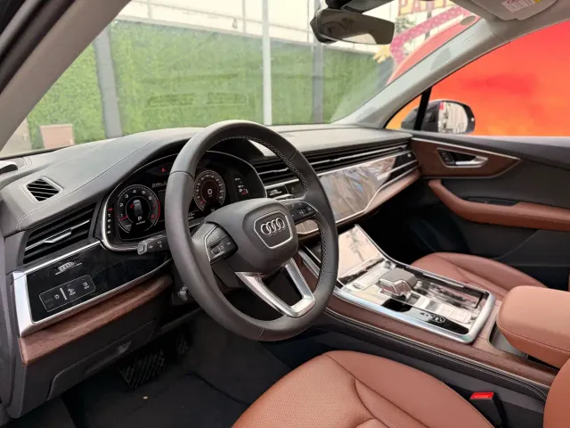 Audi Q7 — Фото автомобиля 9