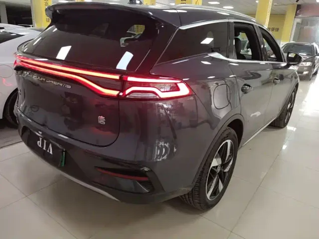 BYD Tang — Фото автомобиля 6