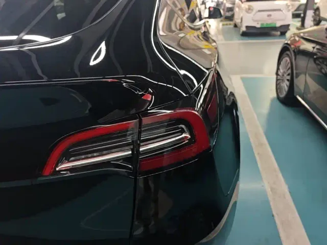 Tesla Model Y — Фото автомобиля 7