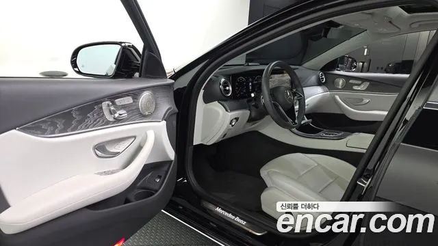 Mercedes-Benz E-Class — Фото автомобиля 15