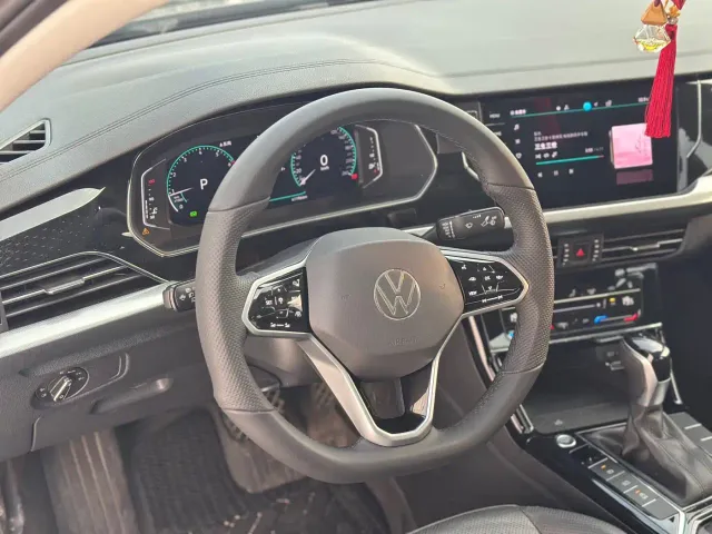 Volkswagen Passat — Фото автомобиля 6