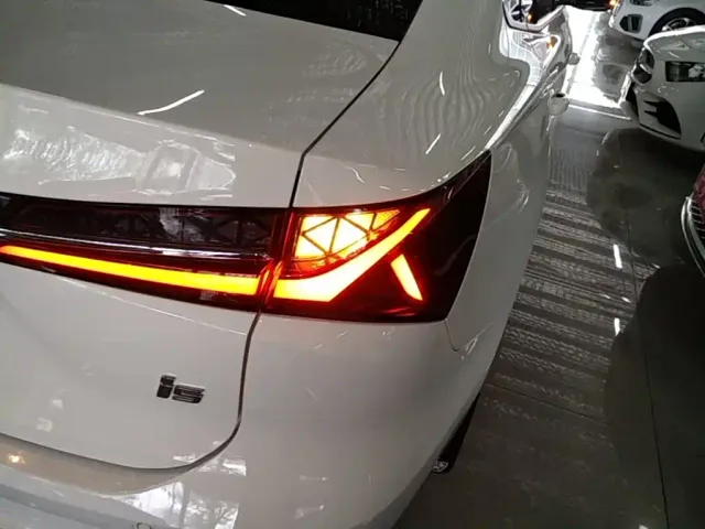 Roewe i5 — Фото автомобиля 7