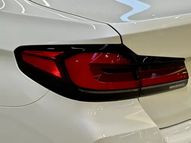 BMW 5 Series — Фото автомобиля 8