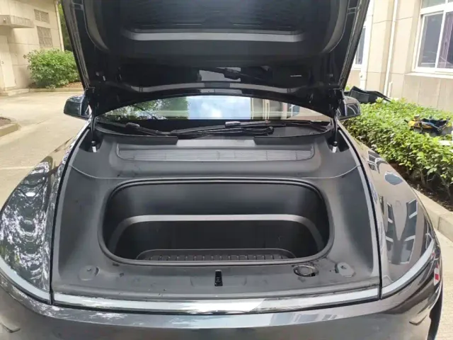 Tesla Model Y — Фото автомобиля 15