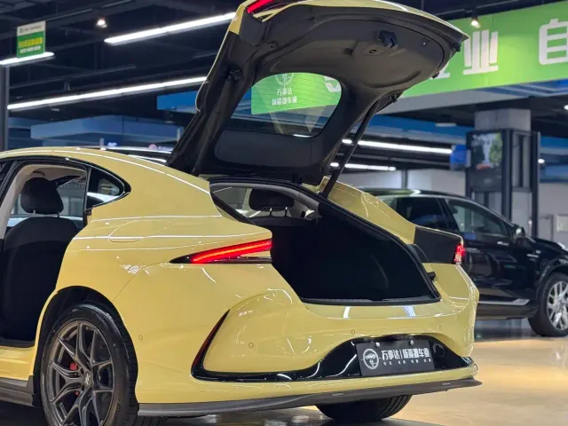 IM Motors L6 — Фото автомобиля 24