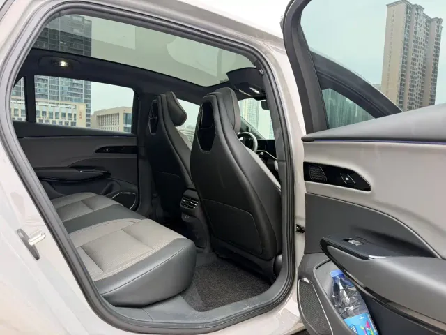 Hongqi EH7 — Фото автомобиля 6