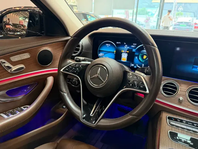 Mercedes-Benz E-Class — Фото автомобиля 12