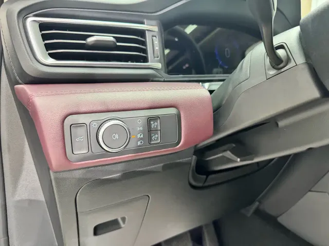 Ford Explorer — Фото автомобиля 16