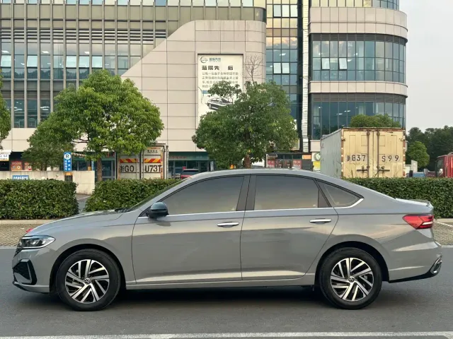 Volkswagen Lavida — Фото автомобиля 4