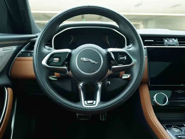 Jaguar XFL — Фото автомобиля 17