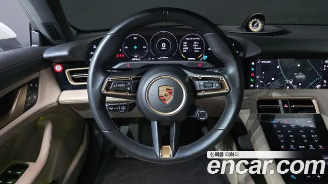Porsche Taycan — Фото автомобиля 16