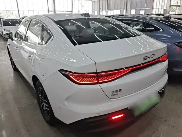 BYD Seal 05 DM-i — Фото автомобиля 4
