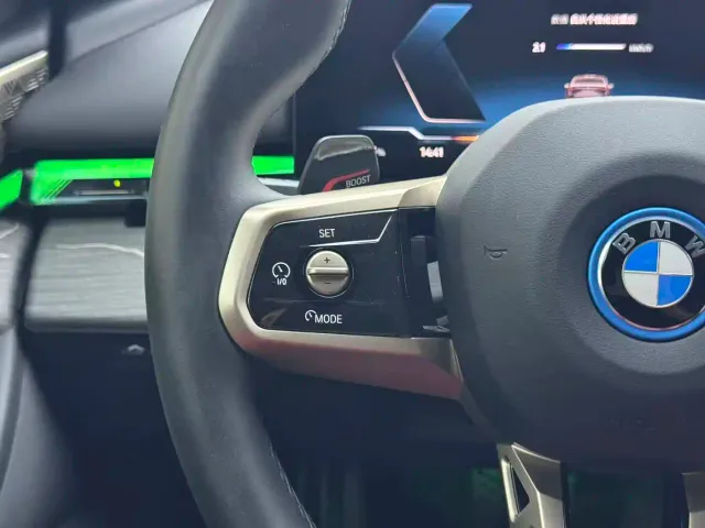 BMW i5 — Фото автомобиля 15