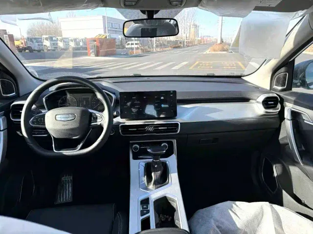 Geely Binyue — Фото автомобиля 8