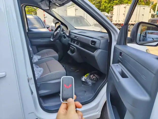 Wuling Yangguang L — Фото автомобиля 10